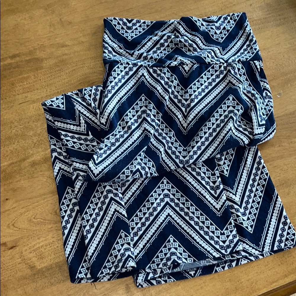 Blue and White Chevron Patterned Leggings